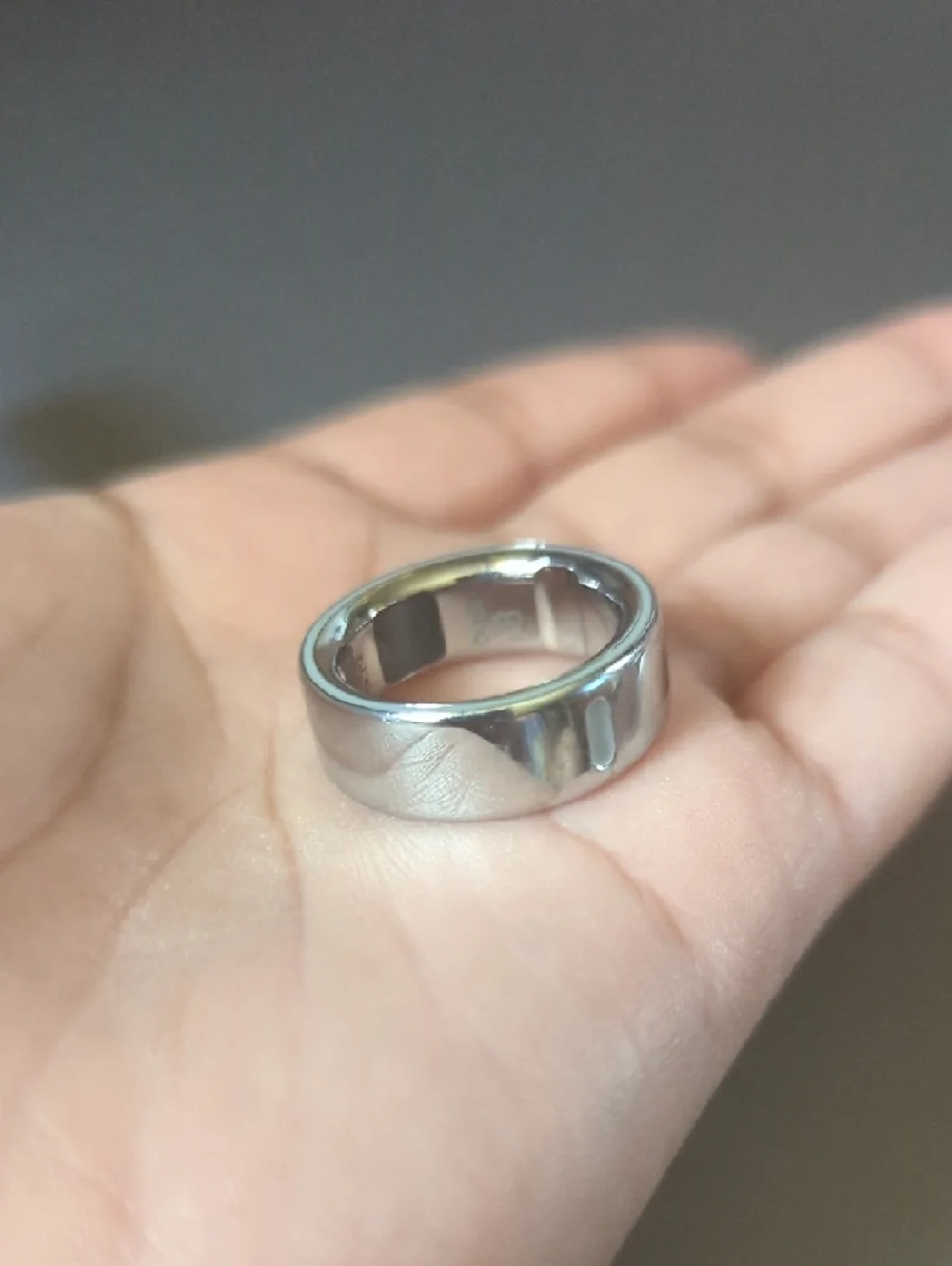 Oura Silver Ring with Charging Dock and USB-C Cable